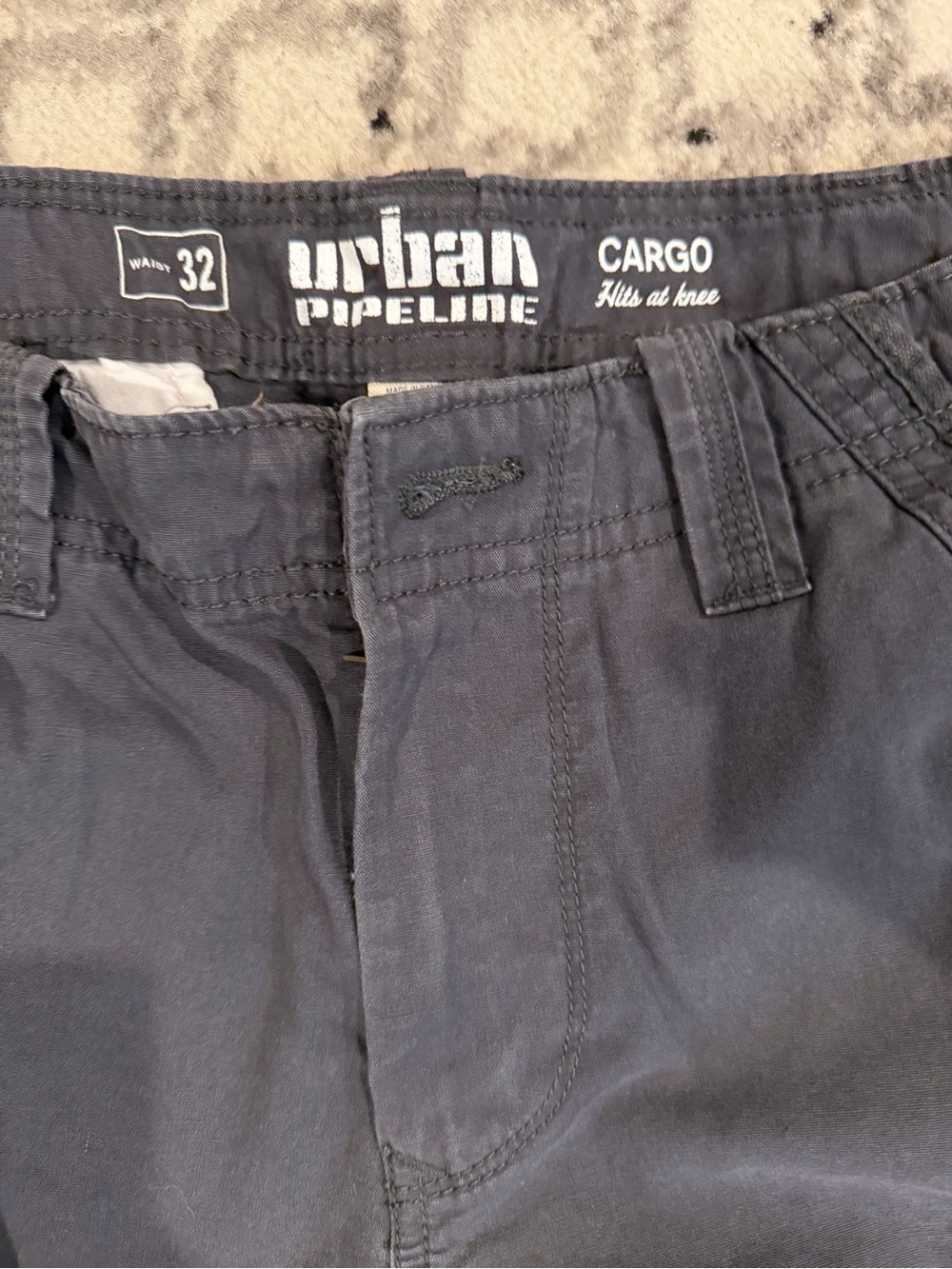 Urban Pipeline Men's Dark Gray Cargo Shorts, EUC, size 32 - Picture 4 of 6